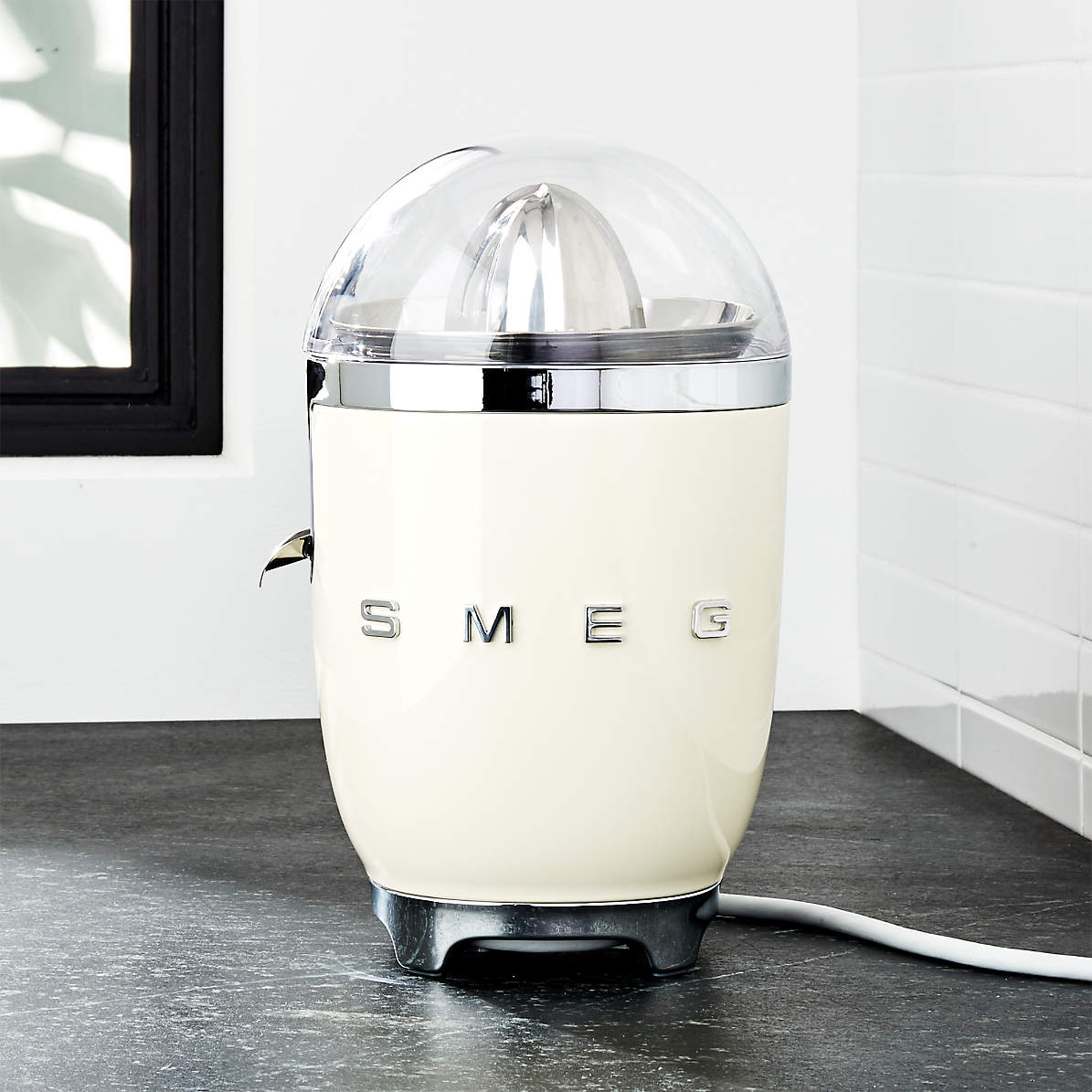 High-end orange juicer with beautiful compact design - Image 3